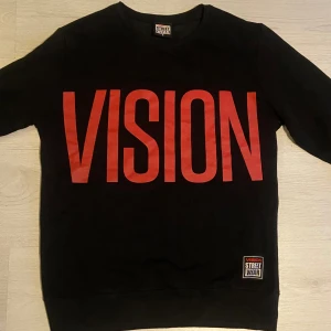 Street Vision tröja  - As snygg tröja som är perfekt nu till hösten/ vintern ♥️ Endast använd en gång.  Pris kan diskuteras ☺️