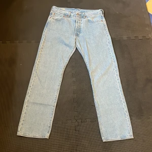 Levis jeans 501  - Oanvända Levis Jeans 501