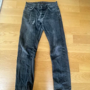 Nudie jeans  - Säljer dessa riktigt snygga och unika Nudie jeans. Jeansen är i modellen Steadie Eddie. Det är storlek W30/L32.