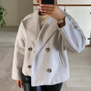 Superfin beige kappa☺️ - Fint skick! Perfekt nu t hösten❣️