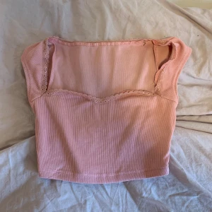 rosa top!  - köpt på shien, aldrig använd då den var för liten! skriv om du har frågor! 