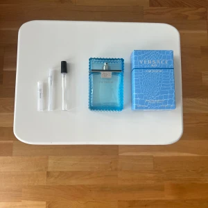 Versace Eau Fraiché - Går att köpa i 3/7/10ml, skicka DM till mig för priser eller vid andra frågor!   Går även att nå på instagram = linus_amnell