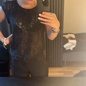 Spetts tröja  - Fin spets tröja 