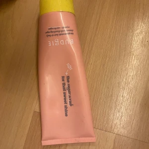 vegansk kropp/hår skrubb  - vegansk hår/ kropps skrubb, oöppnad