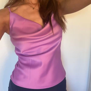 Fest topp - Oanvänd fest topp i riktigt snygg färg 💜