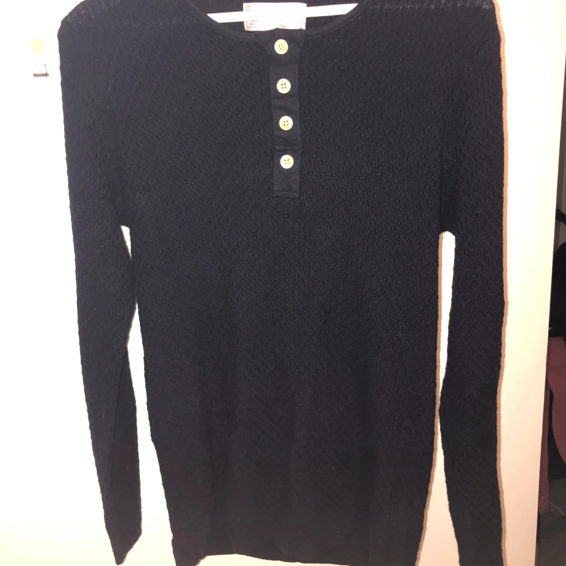 Stickad tröja storlek Medium. 