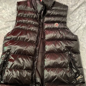 Moncler väst  - Moncler väst till salu 