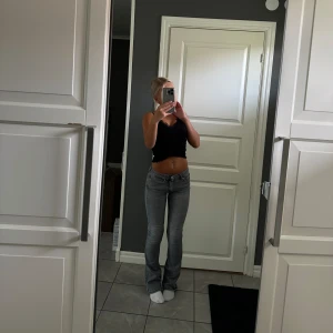 Low waist bootcut jeans  - Super duper snygga men säljer då jag har för många jeans! Strl xs men passar S också,🩷 prislappen är inte hugget i sten så tveka inte på att höra av er🧜🏿‍♀️ 