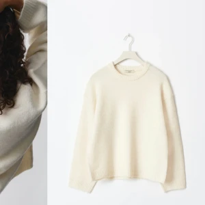 Intressekoll - Helt ny (Crew neck knitted sweater) slutsåld frpn gina, prislappen är kvar! Byter annars gärna storlek mot S