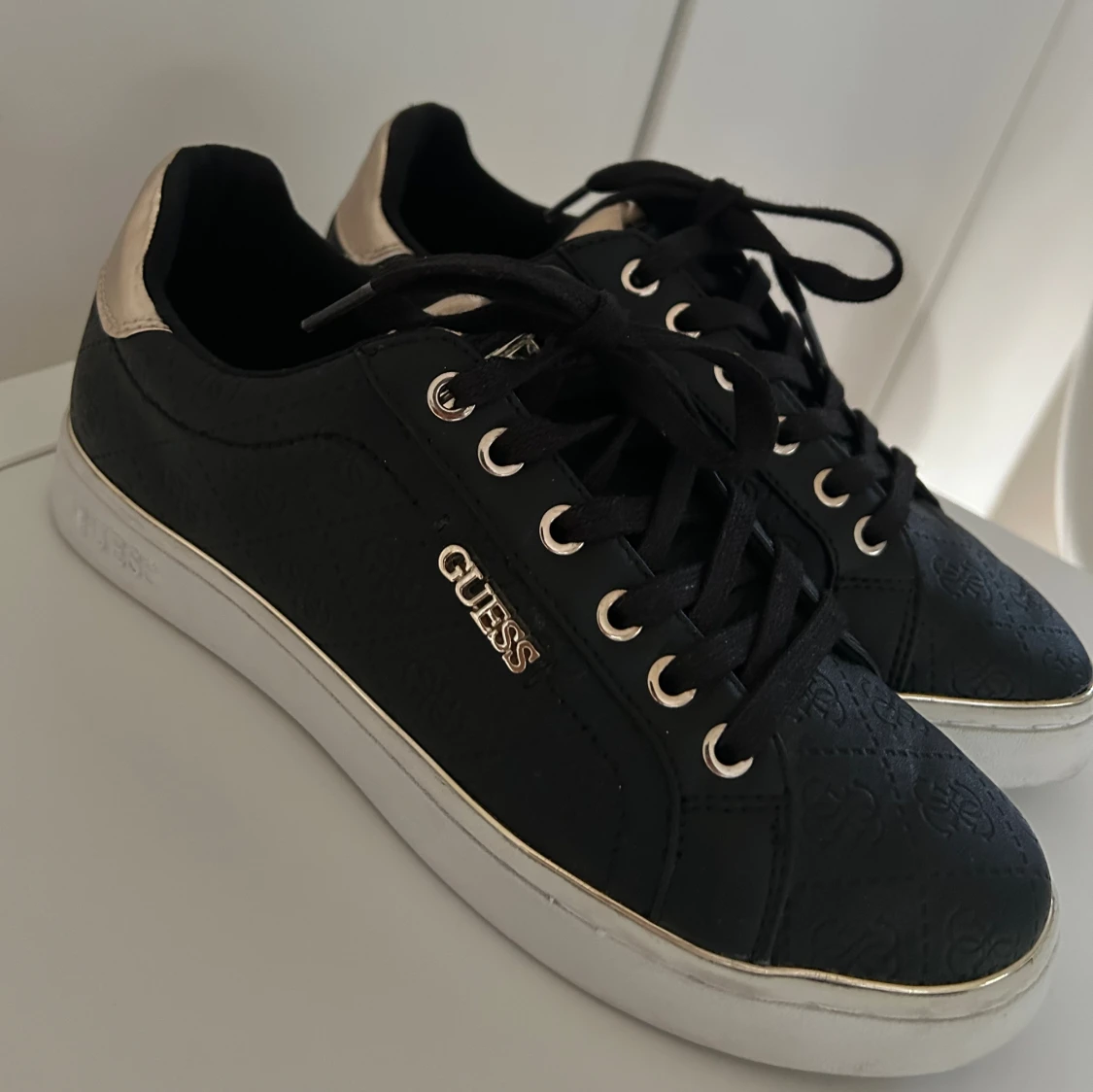 Guess skor - BECKIE svart - 90