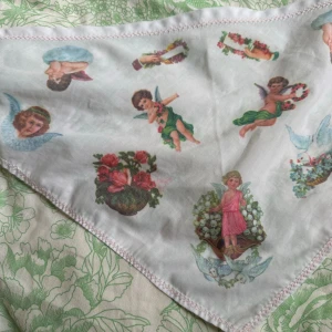 Sjal med änglar - Unik vintage sjal med vackra änglar👼🪽