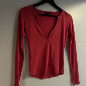 Hot pink tröja - Bra skick