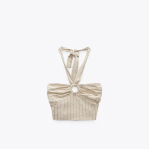 Halterneck  - En somrig halterneck från zara! 🌸🌸🌸 Helt ny med prislappen kvar! Tyvärr lite för stor för mig och hann inte returena. 
