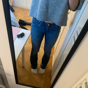 Only jeans - Jeans med hål från only! Lite använda då de är slitna där nere 🩷