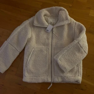 Teddyjacka hm - Helt ny, kom med bud 
