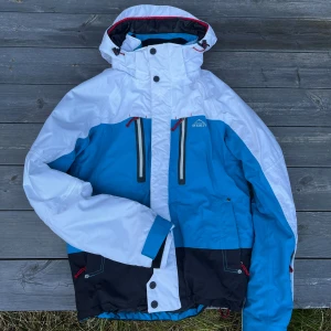 Dunjacka - dam - Dunjacka från McKinley. Använd fåtal gånger. Stl XS. Inga skavanker. I väldigt gott skick.