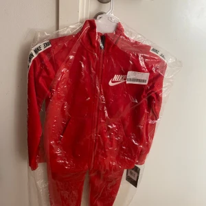 Nike tracksuit - Aldrig använd Barn
