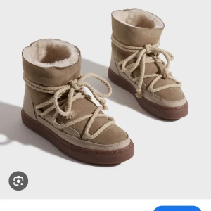 INIUKIIS - Säljer mina iniukiis i denna färg, superfina och jättesköna till vintern!