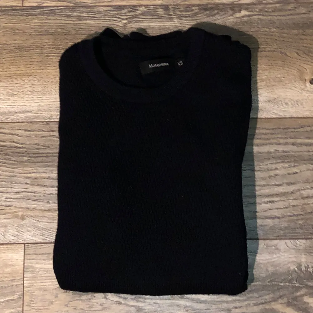 Matiniqùe Sweatshirt - Pris: 625kr - Storlek: XS - Använd enstaka gånger bra skick 9/10 - Hör av er för mer information!. Övrigt.