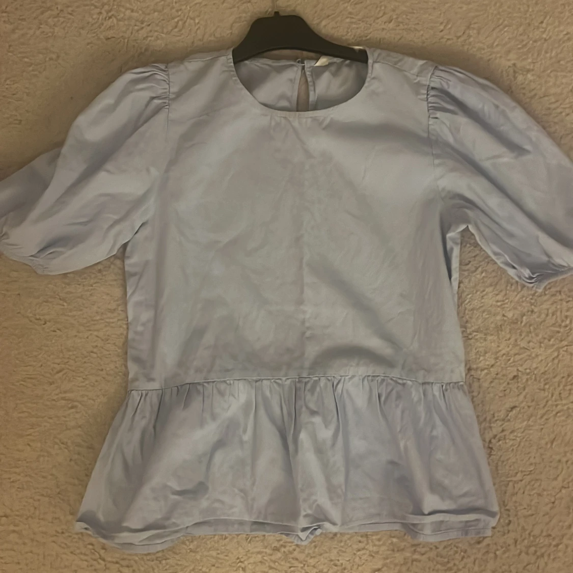 Intressekoll blå blus