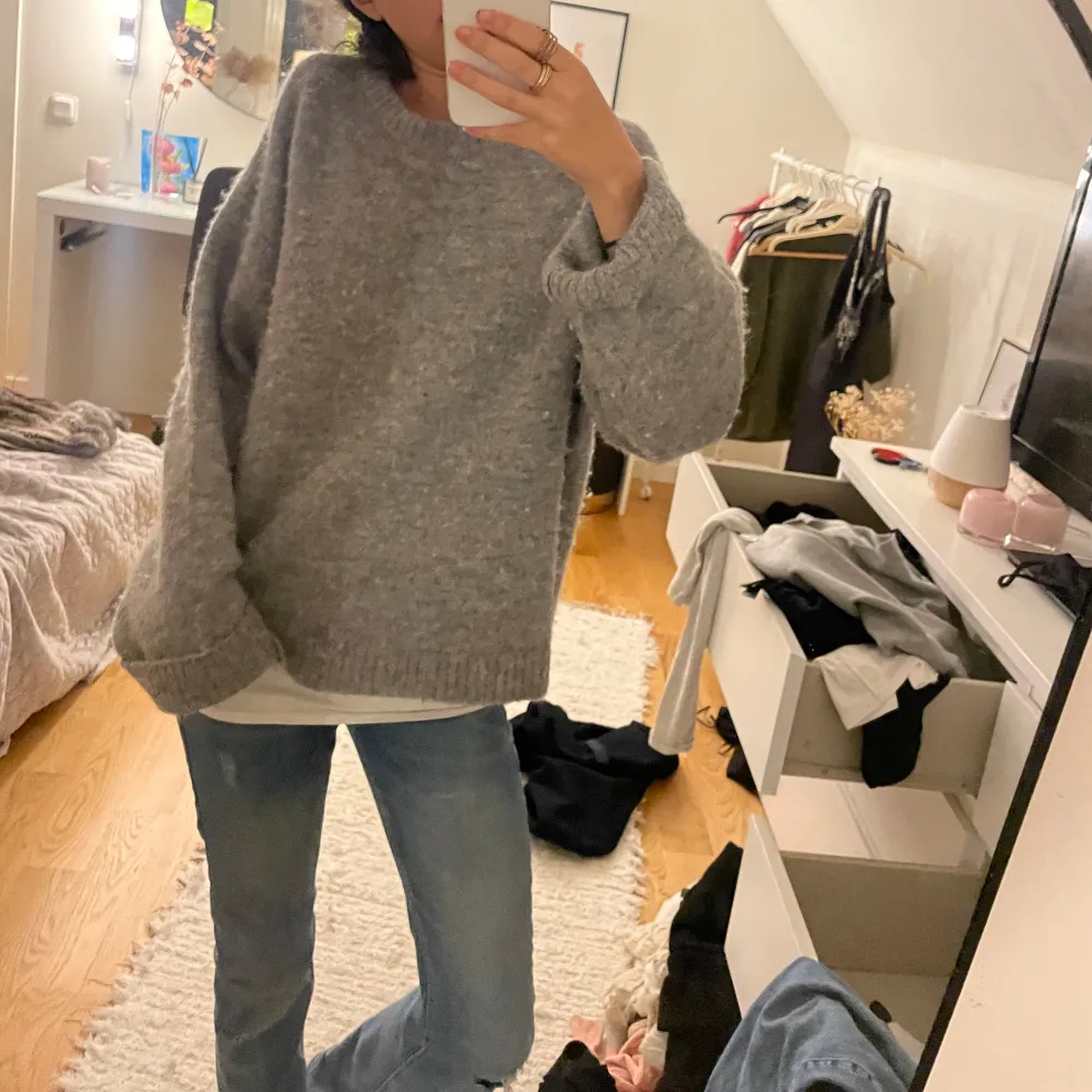 Säljer denna så sköna fina höst tröjan från gina. I ett relativt bra sick. Tröjan är lite nopprig 🍁📚🍂🥰❤️. Neuleet.