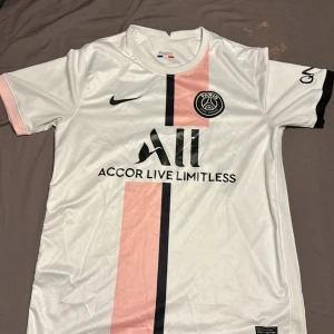 Psg tröja  - Snygg o skön psg tröja. 8/10 skivk.