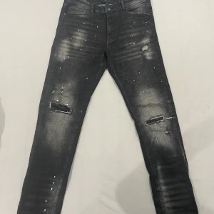 Supply & Demand jeans - Säljer dessa feta supply demand jeans som jag köpte några dagar sen. Säljer dem på grund av dem är för stora för mig, passar dig som är runt 170-180 Storlek M 32W, Mvh