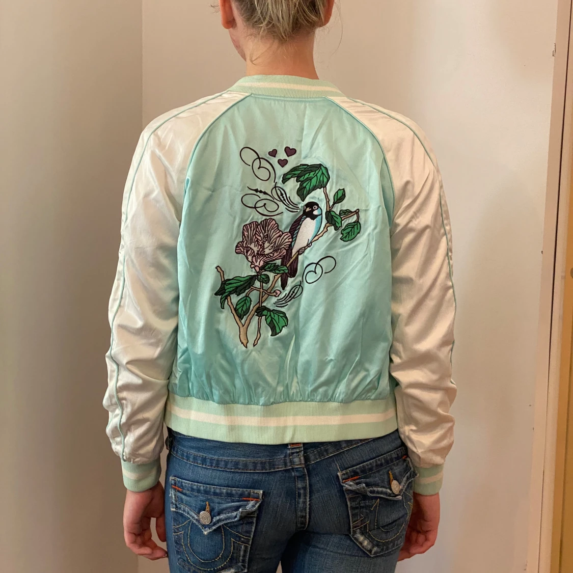 Mintgrön bomberjacka med broderi - 90