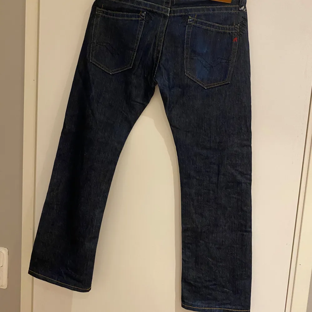 Snygga replay jeans. Knappt använda  Storlek 28/32 Hör av er vid frågor. Priset går att diskutera . Jeans & Byxor.