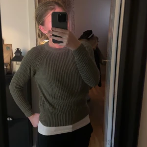 grön stickad tröja - stickad tröja från lager som inte säljs längre!💗 perfekt nu till hösten🍂