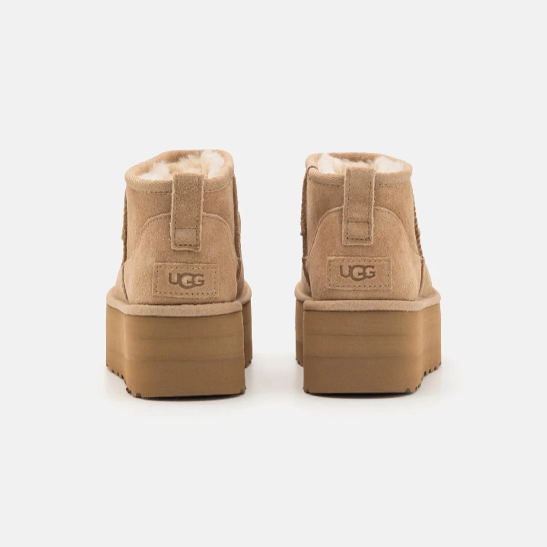 Söker ugg mini plattform i färg sand  - 91