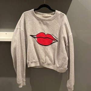 Carin Wester tröja - Mycket fint skick, sällan använd. Den är jättemysig och perfekt till hösten! Nypris ca 500kr. Priset kan diskuteras!💞