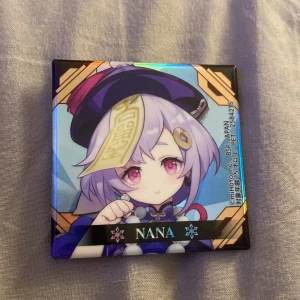 qiqi genshin impact pin - fint skick, inga täcken på användning eller repor! köpt på ett konvent 