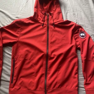 Canda Goose kofta  - Hej säljer min canda goose kofta den är i bra skick och att pris kan diskuteras Tack 