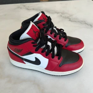 Jordan 1 mid - 38 Bra skick 