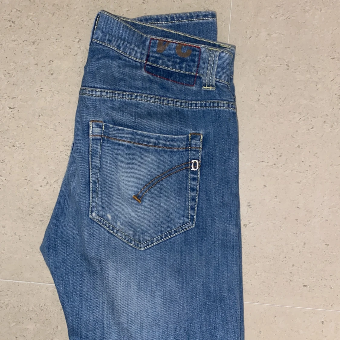 Dondup jeans med slitning