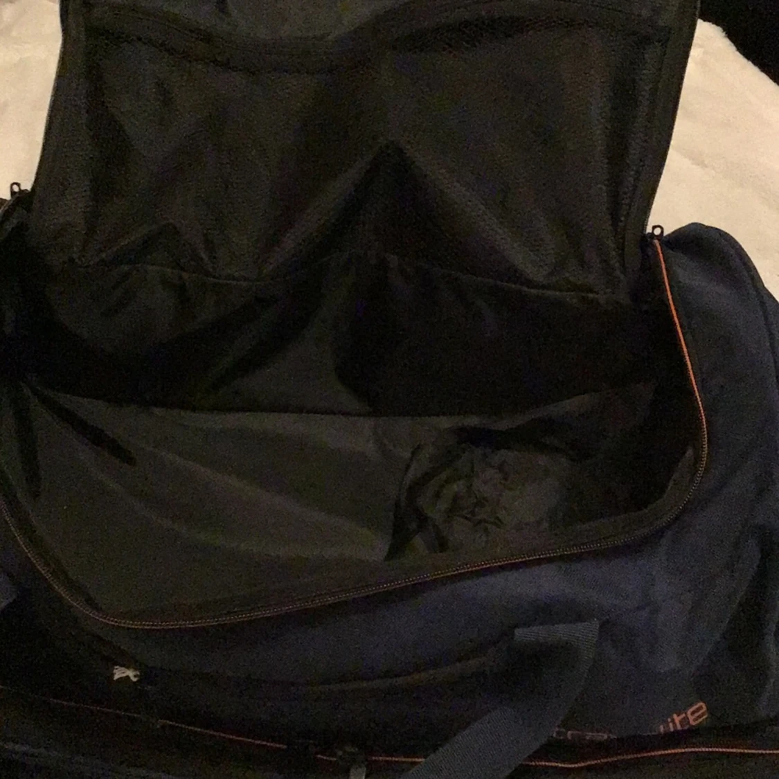 Mörk blå resväska från Travelite - 91