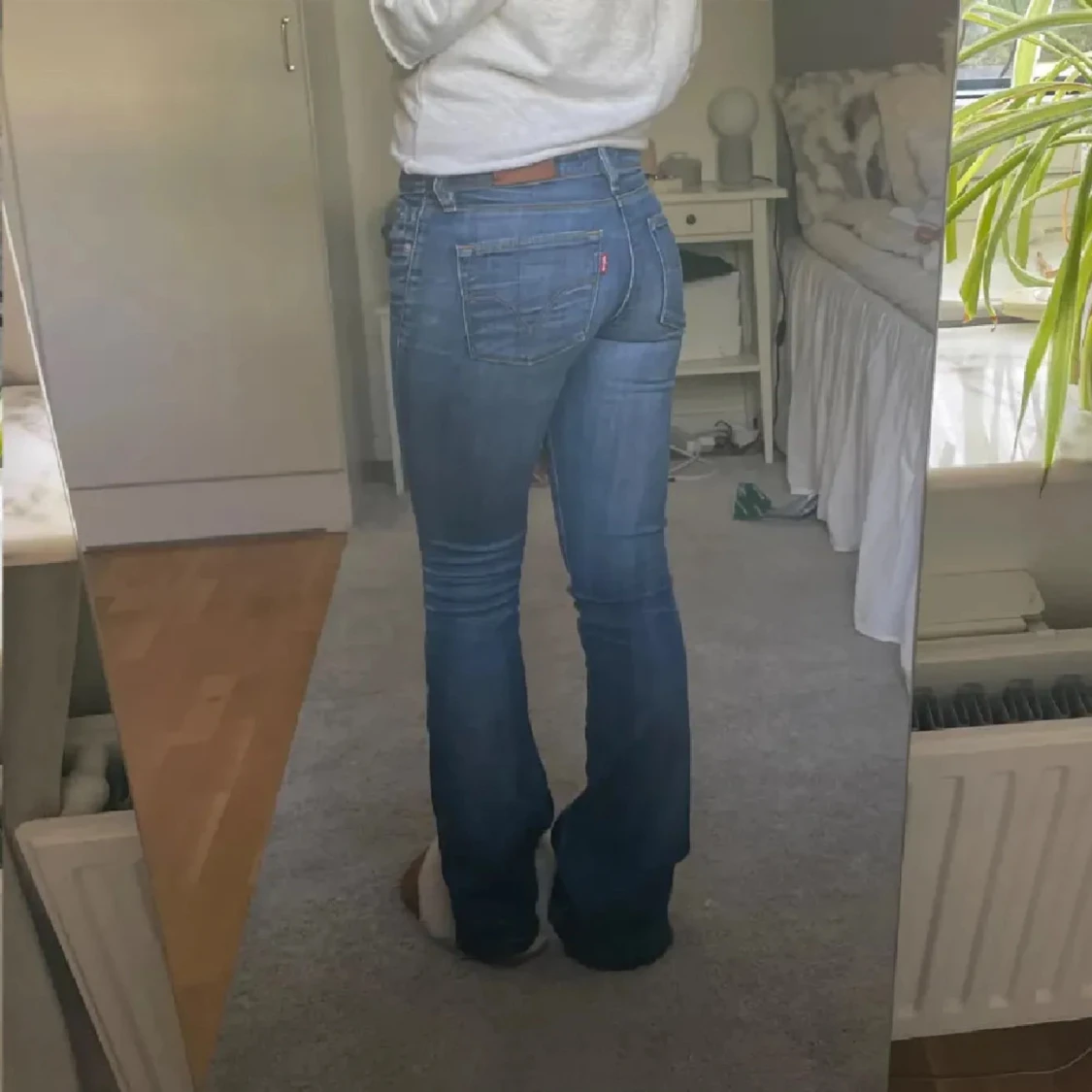 Blåa lågmdijade jeans  - 90