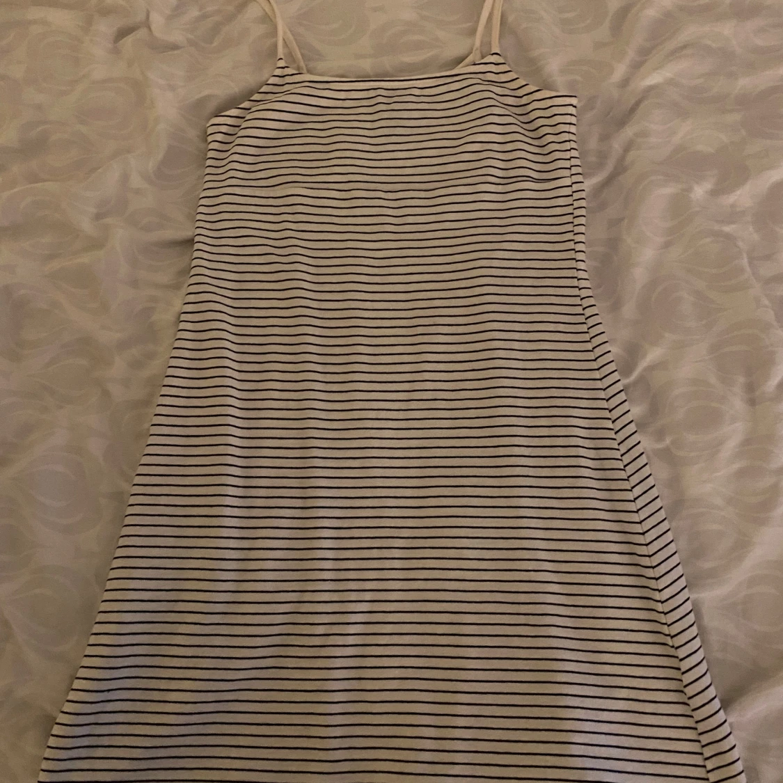 Randig ärmlös klänning