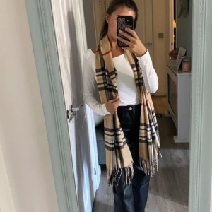 Beige halsduk - En klassisk halsduk