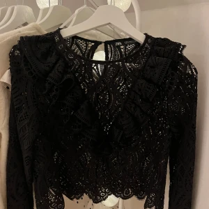Svart spetsblus från Zara - Så fin blus/topp från Zara 