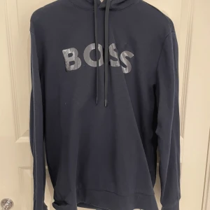 Boss mjukis dress - Snygg mörkblå mjukis dress från BOSS. 