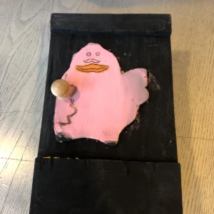 Handgjord nyckelskåp  - Här är ett mycket kreativ och noggrant gjort nyckelskåp. Den har ett fint intryck av hemmagjort i lukten och ett handtag man kan öppna med. Made with love❤️priset kan diskuteras 