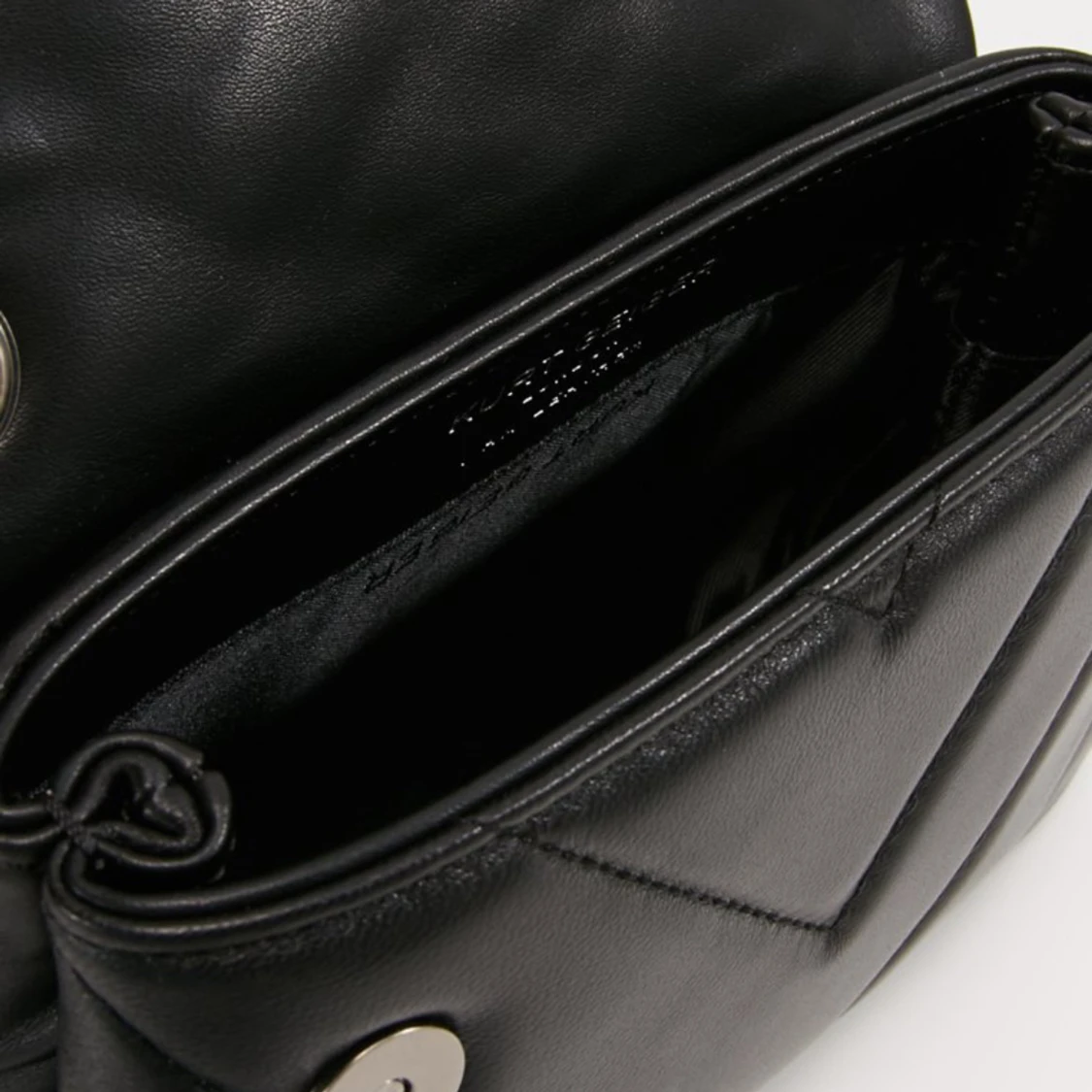 Svart mini axelväska från Kurt Geiger - 90