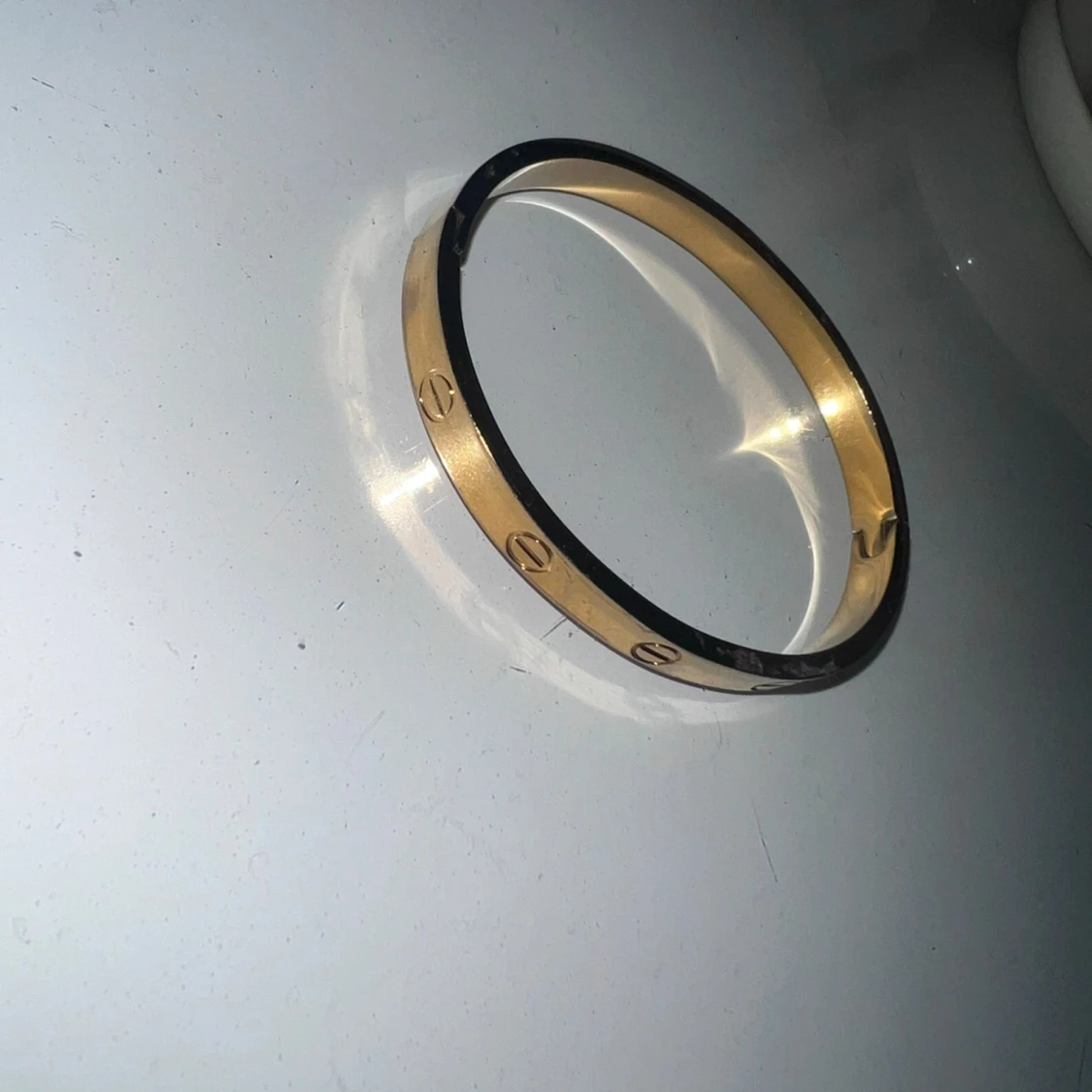 Guldarmband med skruvdetaljer - 90