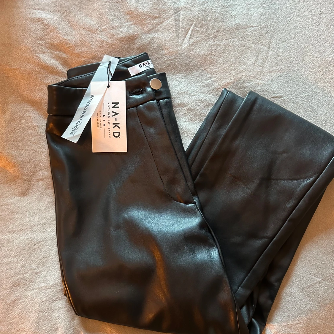 PU-byxor från NA-KD - 93