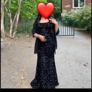 Balklänning - Jätte fin klänning som jag hade till min bal, pris kan diskuteras💕