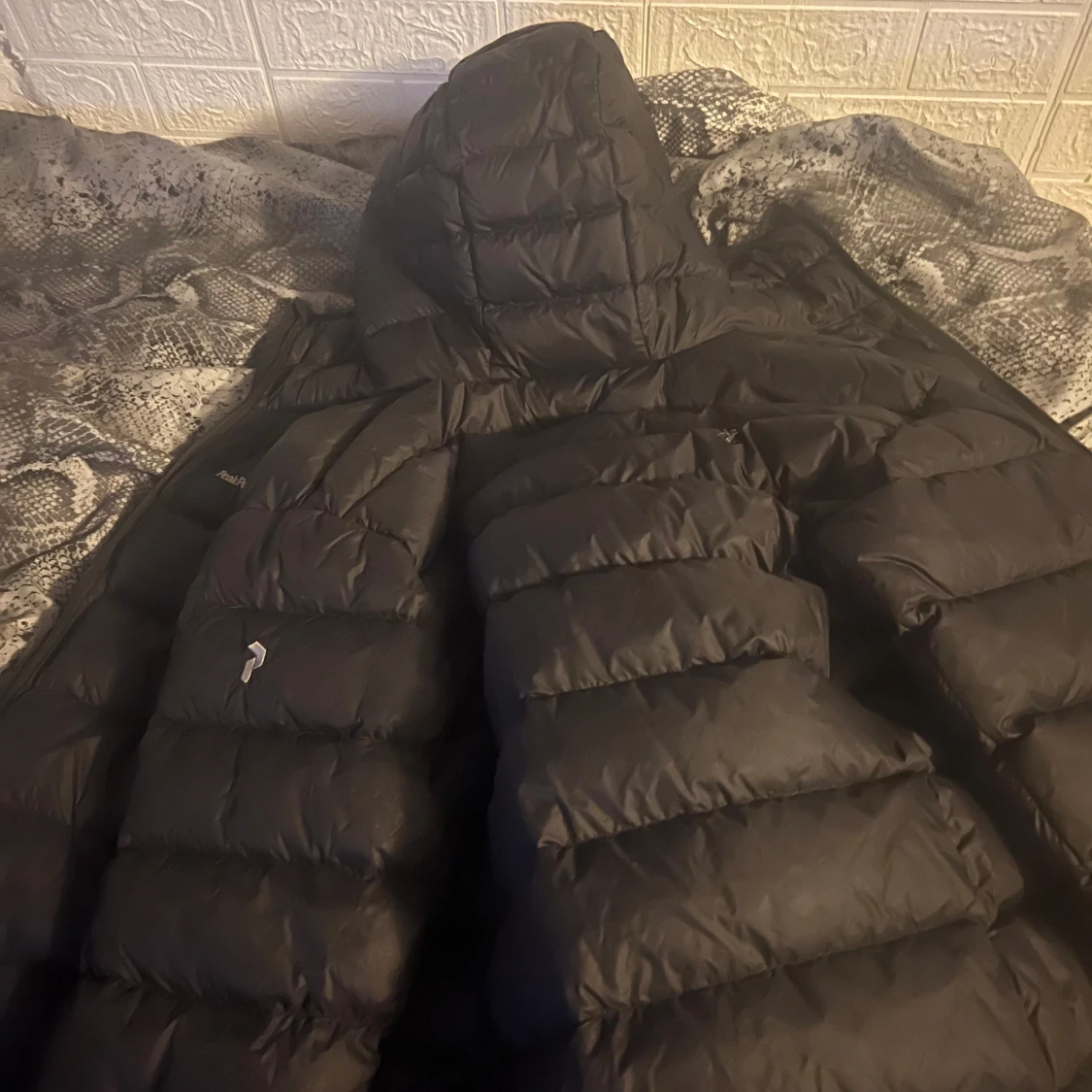 Svart dunjacka  Peak Performance - 91