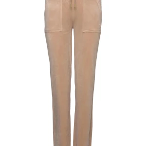 Juicy Couture  - Säljer massa Juicy Couture byxor och hoodies i olika färger och storlekar kolla min profil för att se de knappt andvända inga skador 