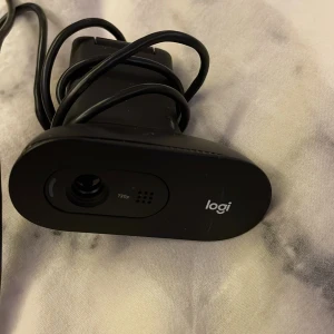 Logitech C505e HD Webbkamera 720P, USB - Svart - Behöver inte min webcam längre den är nästan aldrig använt har bara legat i en låda som reserv den funkar helt perfekt 